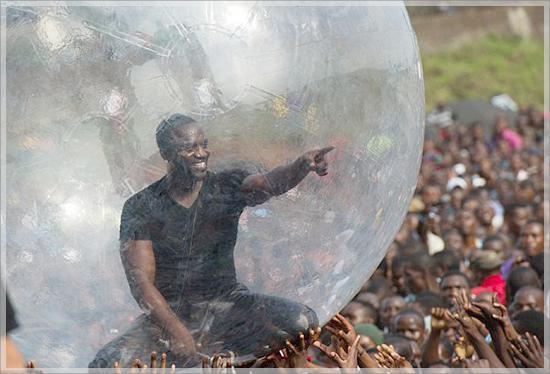 akon-in-bubble_550x374