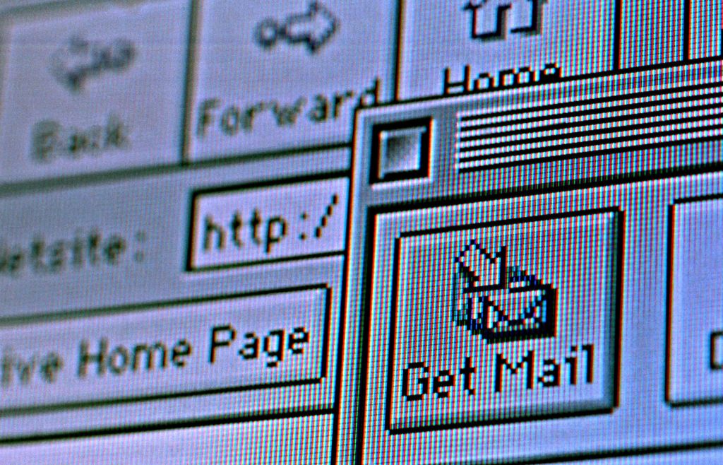 E-mail icon on computer screen, close-up