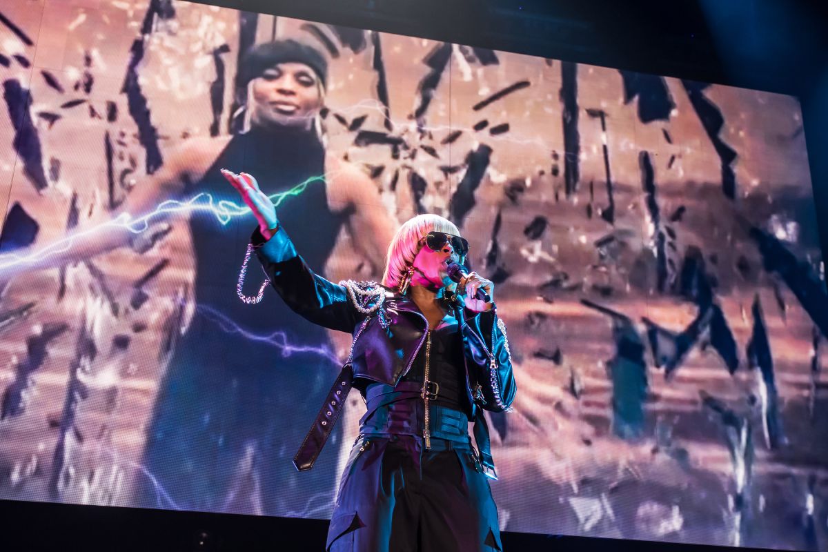 Maxwell And Mary J Blige Performs At Genting Arena - Birmingham
