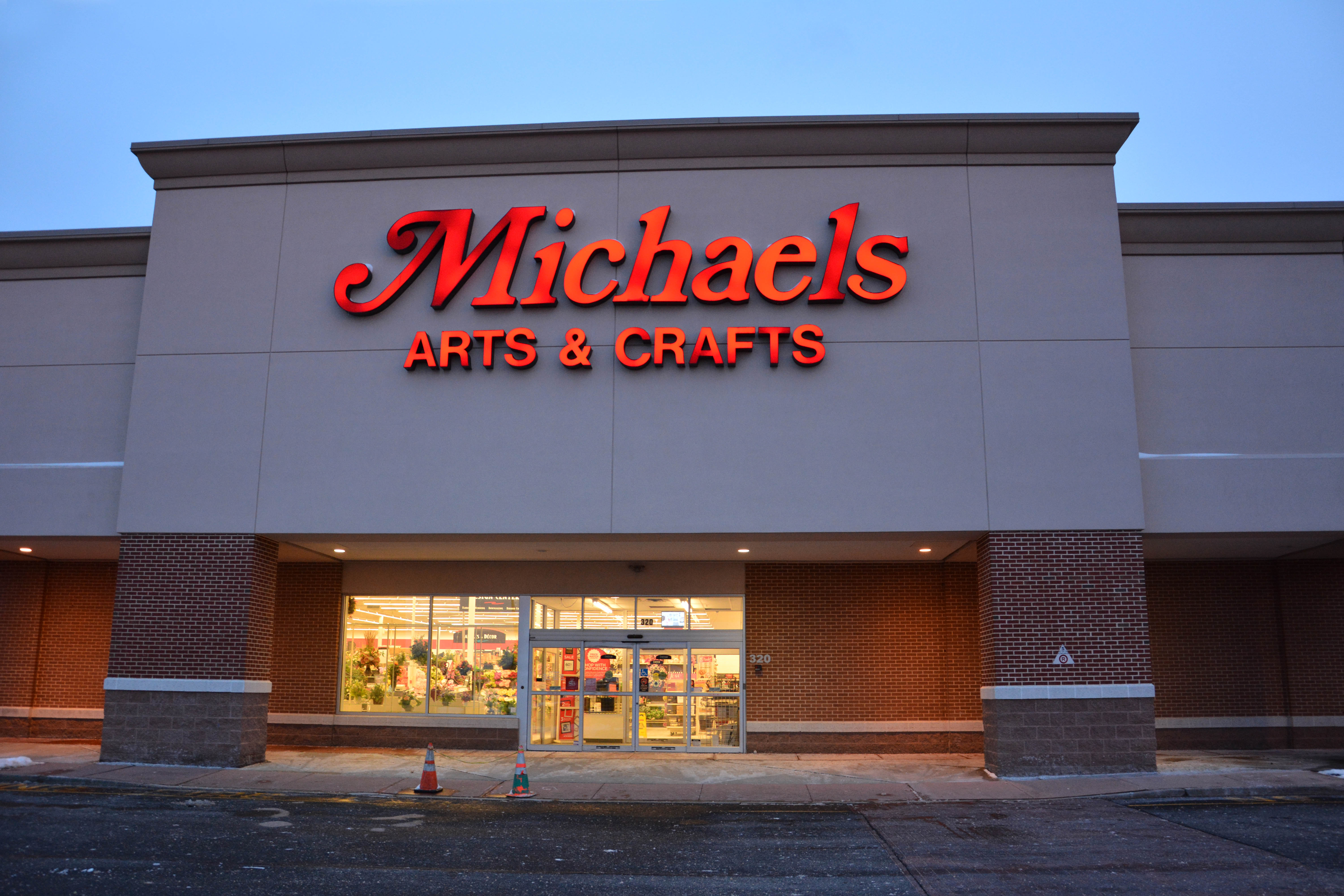 Customer Shown on Video Going Off on Michaels Employee 93.1 WZAK