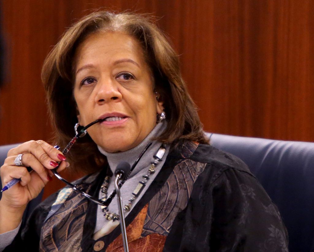 Chicago schools chief resigns amid federal criminal investigation