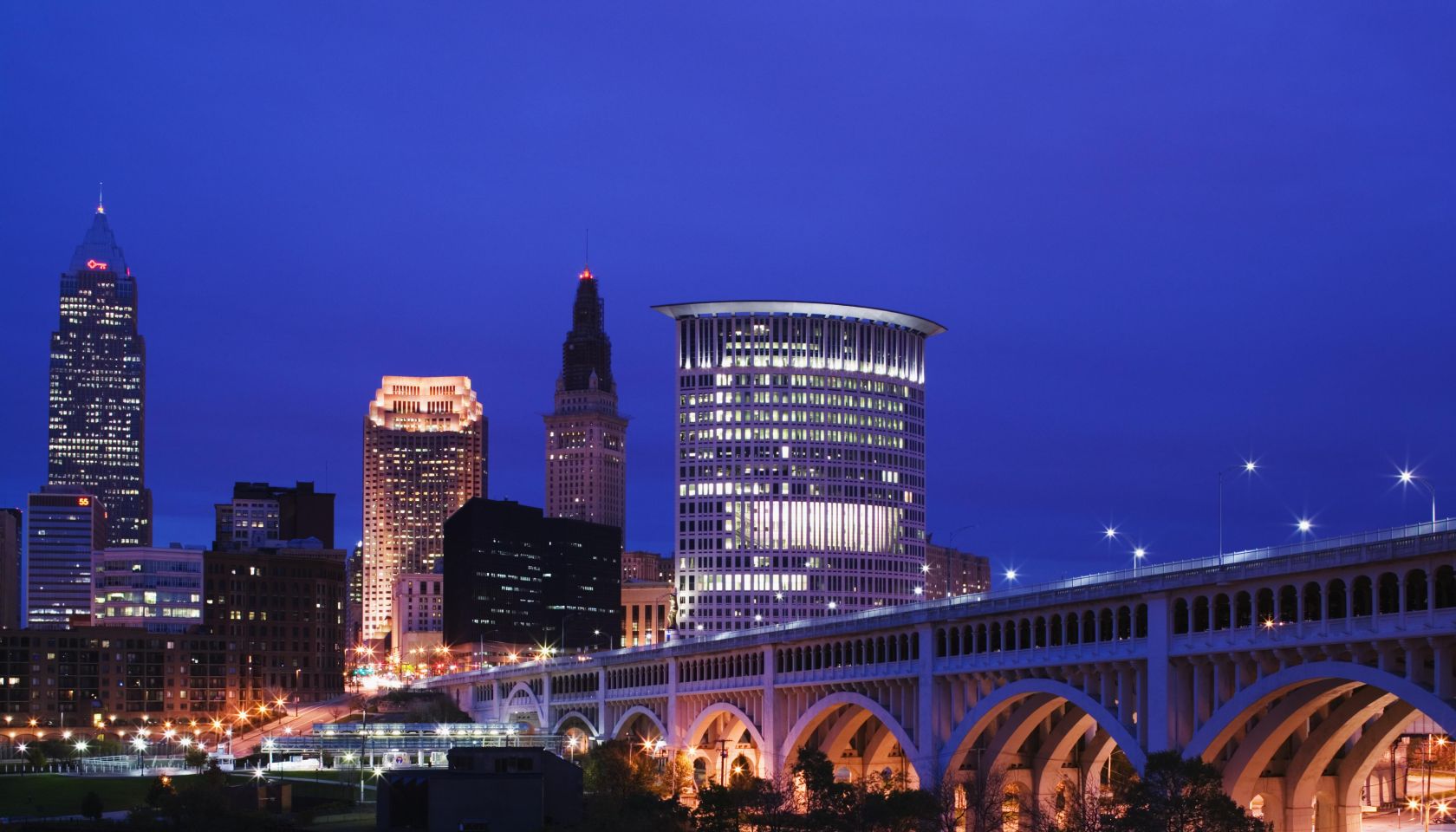 USA, Ohio, Cleveland, Downtown View with Detroit Avenue Bridge from Flats Area