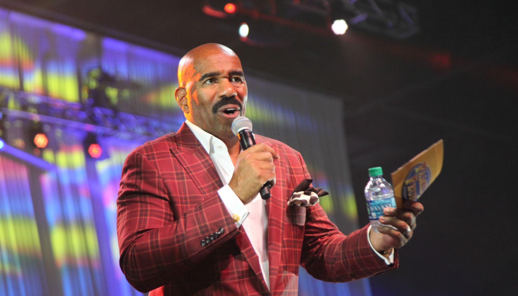 Steve Harvey - Family Fued Live