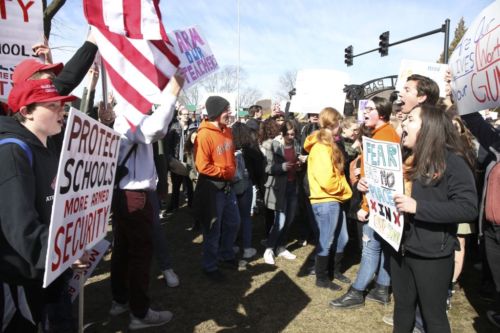 Students walk out from schools at 10am to protest gun violence - FL