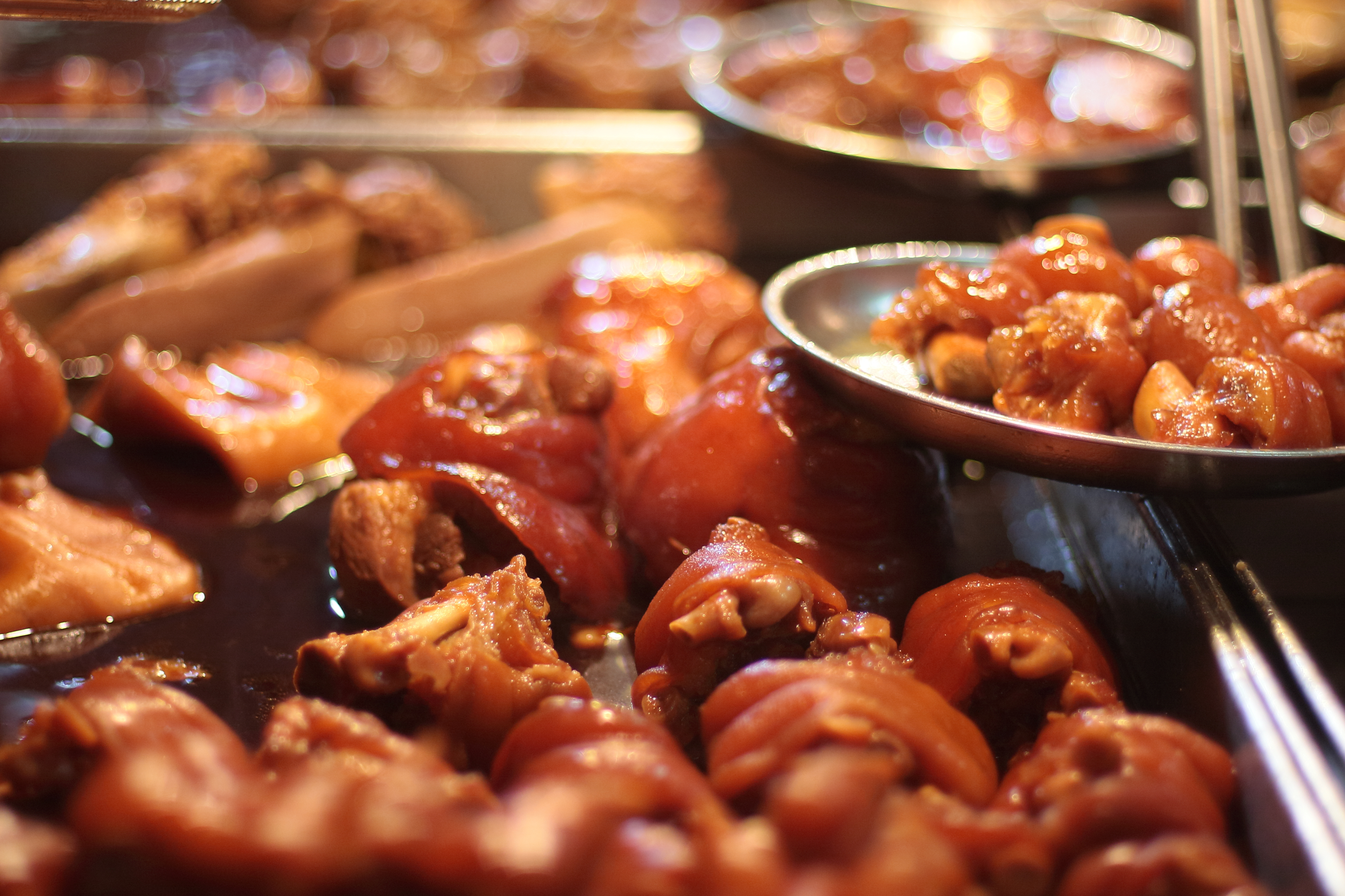Stewed pig knuckles at the market