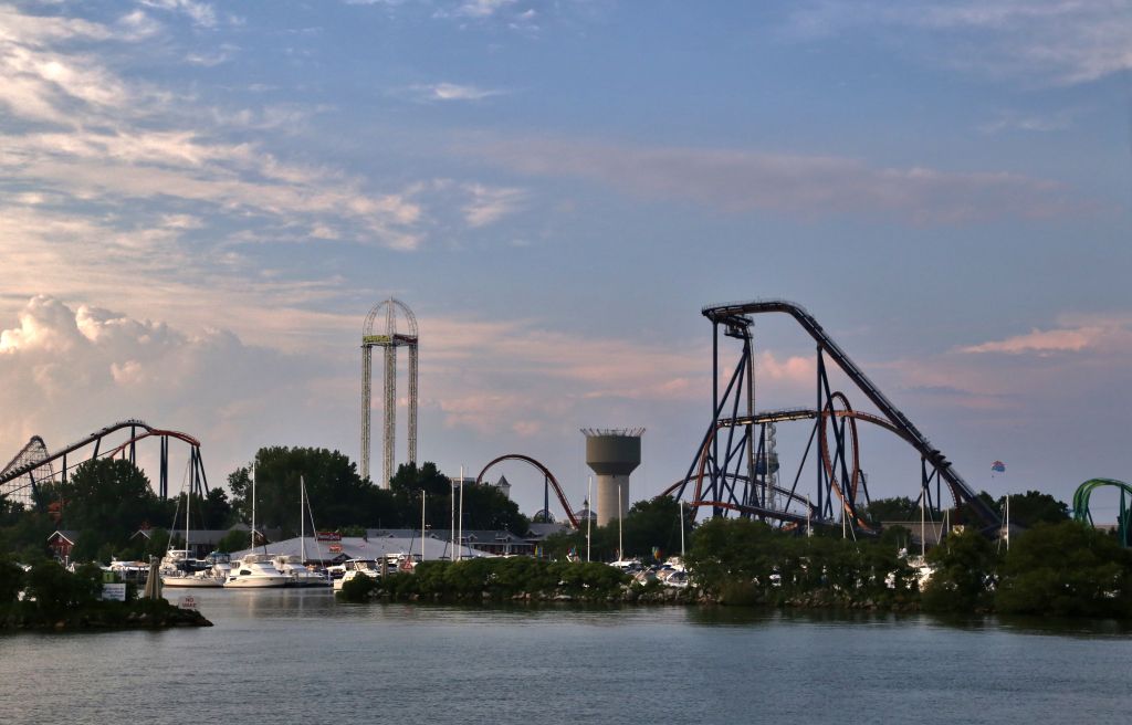 Thrill rides and Rollercoasters, Cedar Point Amusement Park, Sandusky, Ohio, USA