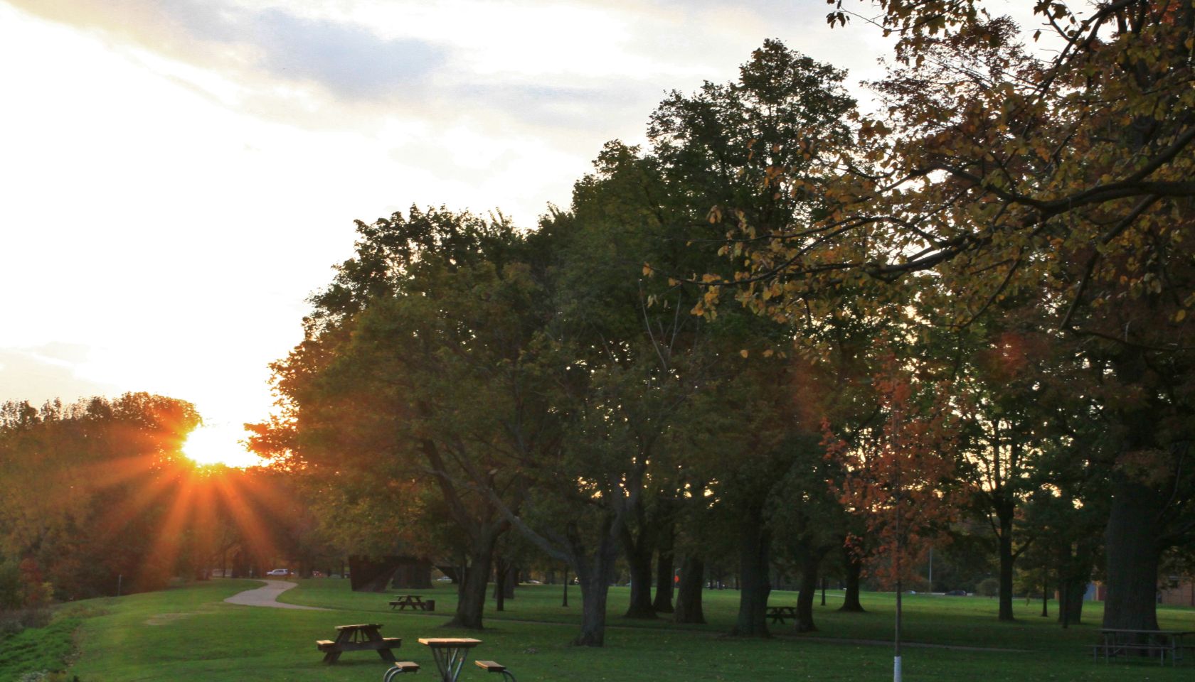 Sunrise over the Scenic park, Edgewater Metroparks, Cleveland, Ohio, USA