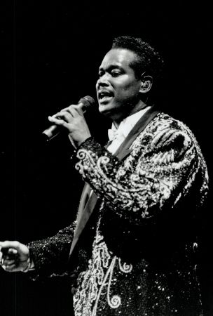 Luther Vandross brought more than a little bit of Las Vegas to 7;000 fans at Maple Leaf Gardens last