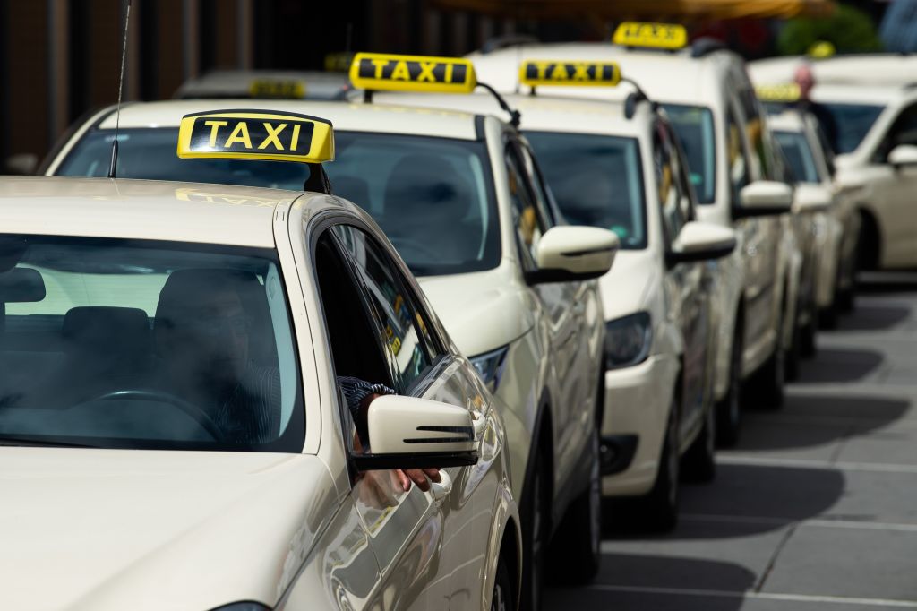 Taxi drivers protest against minicar operator