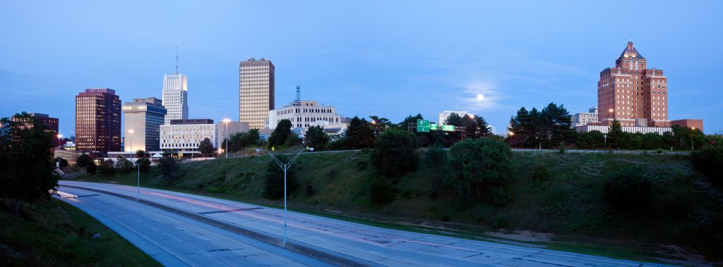 USA, Ohio, Akron, Skyline at dusk