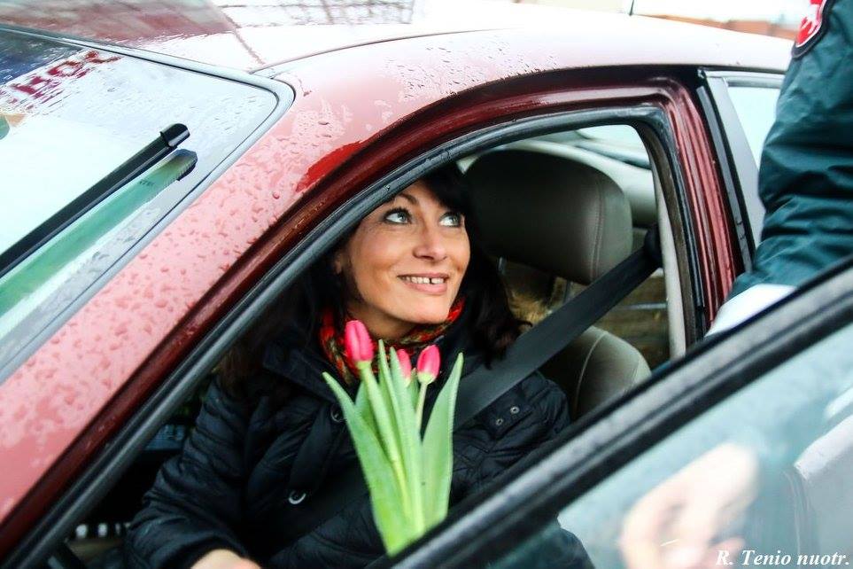 Police in Lithuania Say It with Flowers on International Women’s Day: