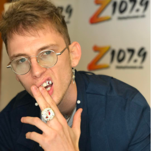 mgk machine gun kelly in the studio with Incognito