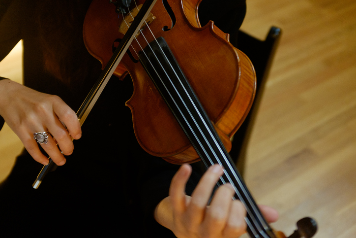 Female violin soloist