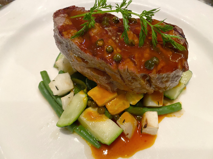 Steak with fresh vegetables