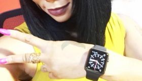 Deelishis wearing Apple Watch