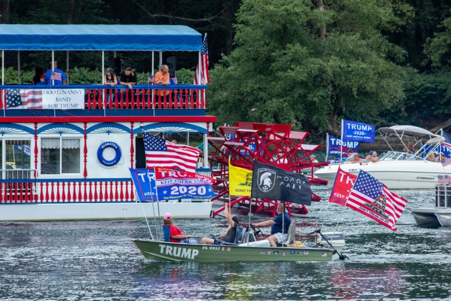 Boats Sink During Trump Parade on Lake [Video] 93.1 WZAK