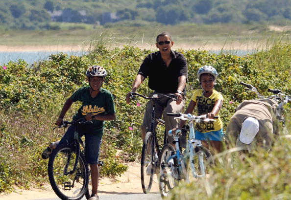 US President Barack Obama (C) and family