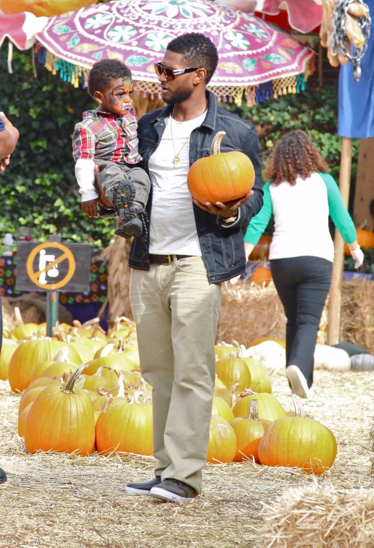 Dad and Usher Raymond V Hit The Pumpkin Patch