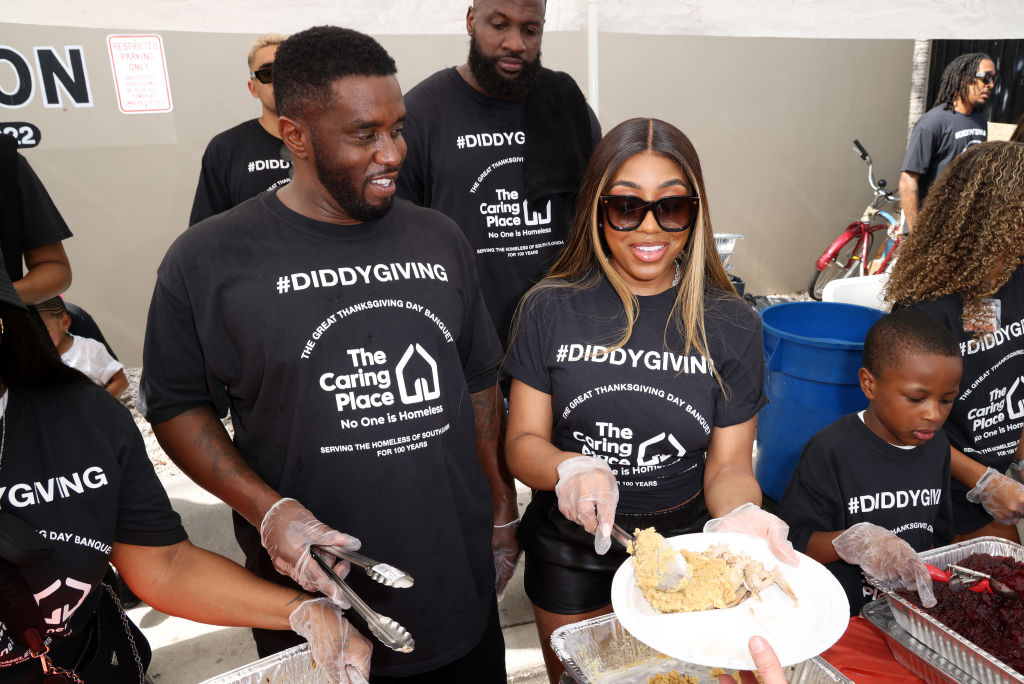 Sean "Diddy" Combs and His Family his daughters Chance, D'Lila and Jessie Celebrated Thanksgiving Day at The Caring Place in Miami