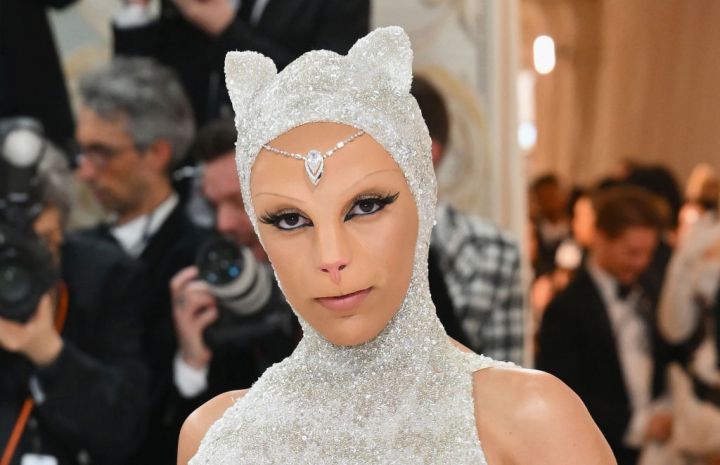 Twitter Reacts to Doja Cat Dressing Up Like a Cat at the Met Gala