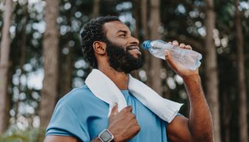 Portrait of a sporty man drinking water