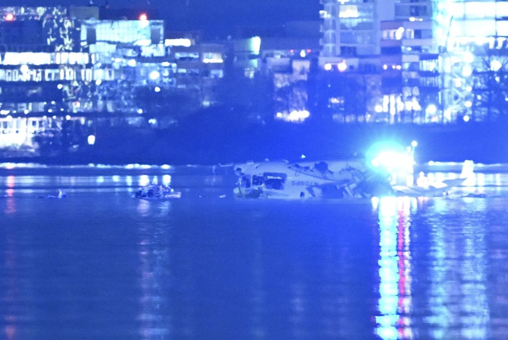 Plane collides with military helicopter in mid-air near US capital