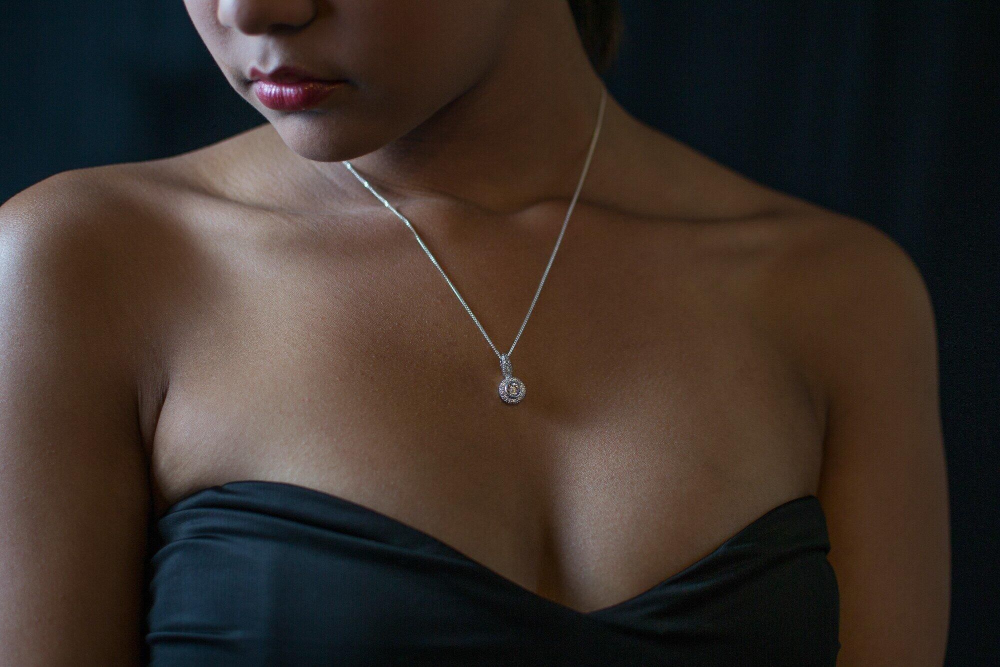 Do you struggle to pick the right metal tone for your skin type?